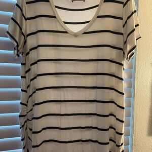 ☘️☘️Ragdoll Black and Cream Striped V-Neck Tee